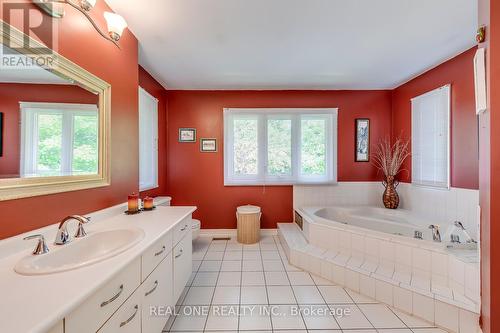 566 Blenheim Crescent, Oakville (Eastlake), ON - Indoor Photo Showing Bathroom