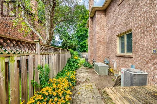 566 Blenheim Crescent, Oakville, ON - Outdoor