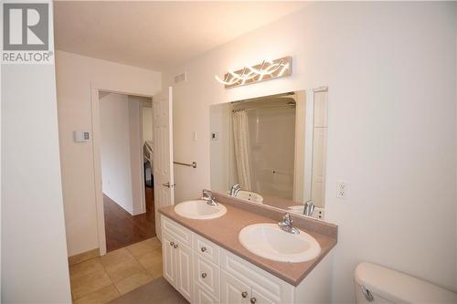 363 Rennick Road, Moncton, NB - Indoor Photo Showing Bathroom