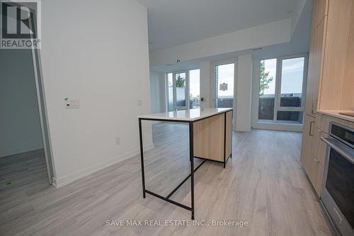 Th108 - 220 Missinnihe Way, Mississauga, ON - Indoor