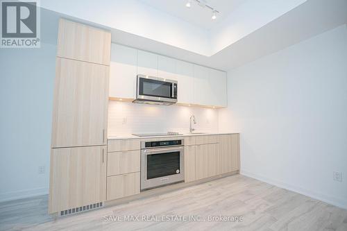 Th108 - 220 Missinnihe Way, Mississauga, ON - Indoor Photo Showing Kitchen