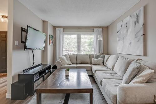 2450 Malcolm Crescent, Burlington, ON - Indoor Photo Showing Living Room