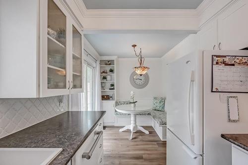 2450 Malcolm Crescent, Burlington, ON - Indoor Photo Showing Kitchen