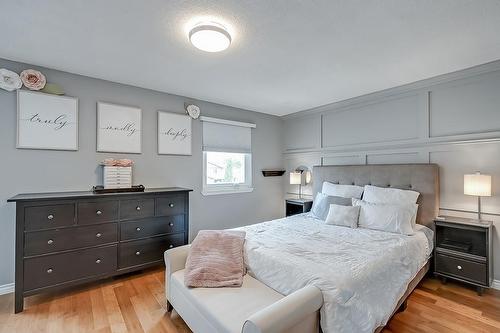 2450 Malcolm Crescent, Burlington, ON - Indoor Photo Showing Bedroom