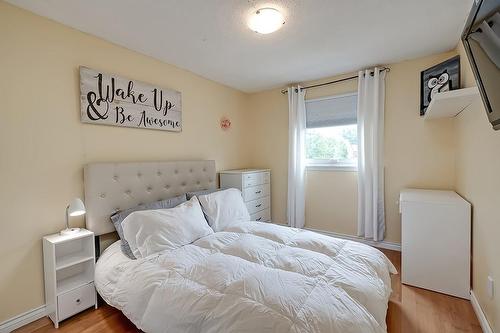 2450 Malcolm Crescent, Burlington, ON - Indoor Photo Showing Bedroom