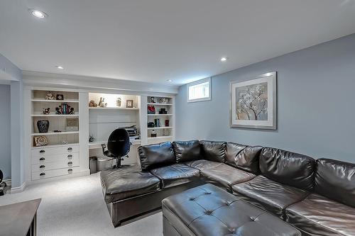 2450 Malcolm Crescent, Burlington, ON - Indoor Photo Showing Living Room