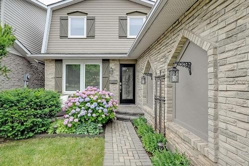 2450 Malcolm Crescent, Burlington, ON - Outdoor