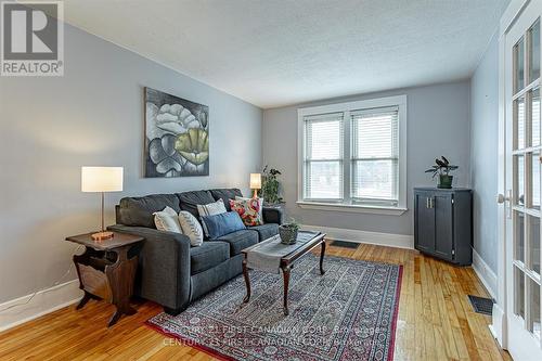 78 Adelaide Street S, London, ON - Indoor Photo Showing Living Room