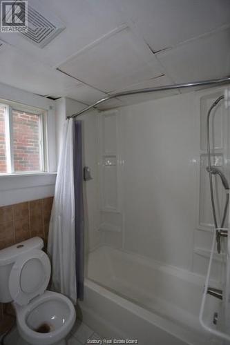 432 Montague Avenue, Sudbury, ON - Indoor Photo Showing Bathroom