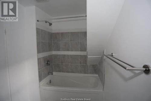 432 Montague Avenue, Sudbury, ON - Indoor Photo Showing Bathroom