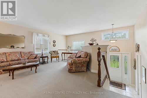 32 Symphony Court, Central Elgin, ON - Indoor Photo Showing Other Room