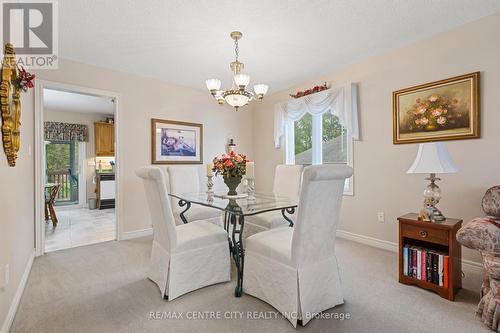 32 Symphony Court, Central Elgin, ON - Indoor Photo Showing Living Room