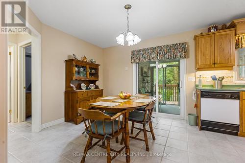 32 Symphony Court, Central Elgin, ON - Indoor Photo Showing Kitchen With Double Sink