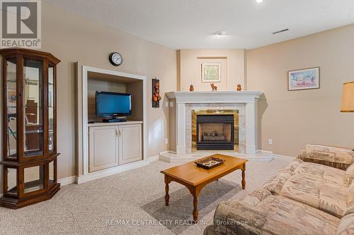 32 Symphony Court, Central Elgin, ON - Indoor Photo Showing Other Room