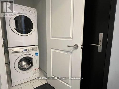 4704 - 1080 Bay Street W, Toronto (Bay Street Corridor), ON - Indoor Photo Showing Laundry Room