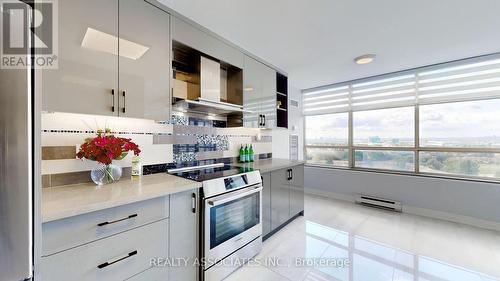 1515 - 175 Bamburgh Circle, Toronto (Steeles), ON - Indoor Photo Showing Kitchen