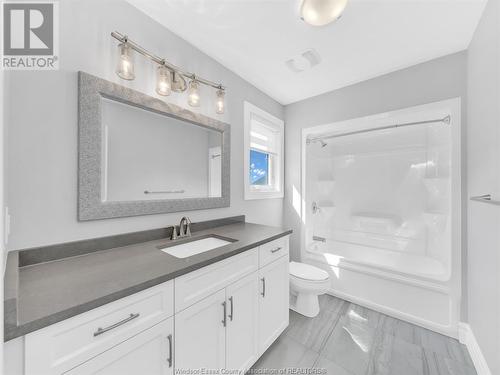 1104 Charlotte Crescent, Lakeshore, ON - Indoor Photo Showing Bathroom