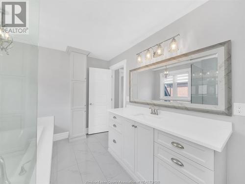 1104 Charlotte Crescent, Lakeshore, ON - Indoor Photo Showing Bathroom