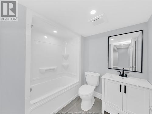 1104 Charlotte Crescent, Lakeshore, ON - Indoor Photo Showing Bathroom