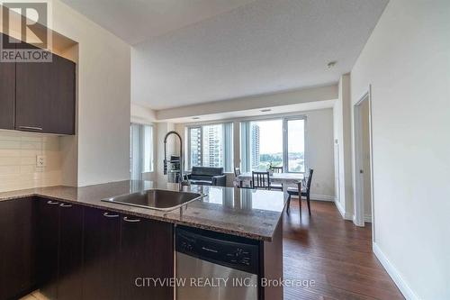 911 - 385 Prince Of Wales Drive, Mississauga (City Centre), ON - Indoor Photo Showing Kitchen