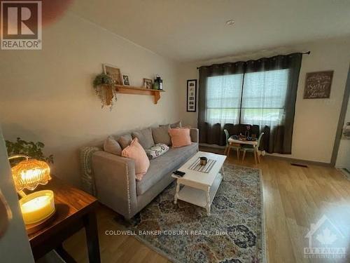 20 Casselman Street, South Dundas, ON - Indoor Photo Showing Living Room