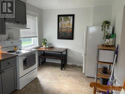 20 Casselman Street, South Dundas, ON - Indoor Photo Showing Kitchen