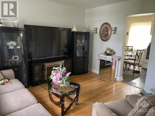 22 Casselman Street, South Dundas, ON - Indoor Photo Showing Living Room