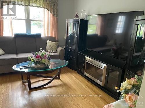 22 Casselman Street, South Dundas, ON - Indoor Photo Showing Living Room