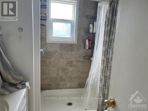 22 Casselman Street, South Dundas, ON - Indoor Photo Showing Bathroom