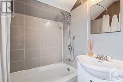 4 Piece Main Bathroom - 