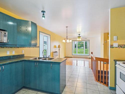 Autre - 72 Rue Ste-Anne, L'Épiphanie, QC - Indoor Photo Showing Kitchen With Double Sink