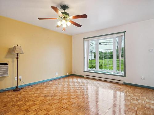 Living room - 72 Rue Ste-Anne, L'Épiphanie, QC - Indoor Photo Showing Other Room