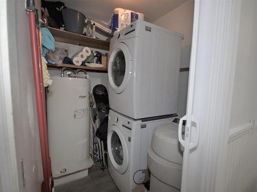 Salle de lavage - 1345 Rue St-Roch, Mont-Tremblant, QC - Indoor Photo Showing Laundry Room