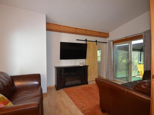 Salon - 1345 Rue St-Roch, Mont-Tremblant, QC - Indoor Photo Showing Living Room