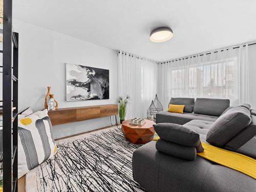 Salon - P-03-150 Rue De La Maçonnerie, Châteauguay, QC - Indoor Photo Showing Living Room