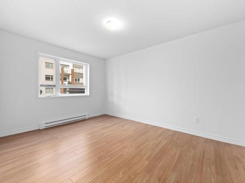 Bedroom - P-03-150 Rue De La Maçonnerie, Châteauguay, QC - Indoor Photo Showing Other Room