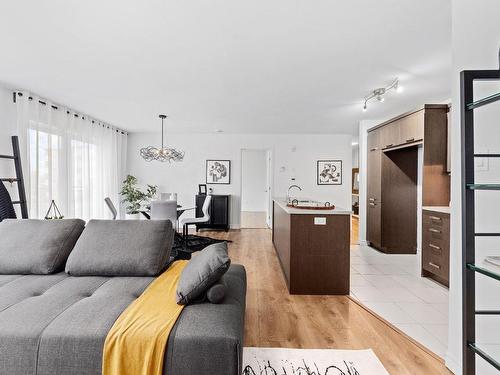 Vue d'ensemble - P-03-150 Rue De La Maçonnerie, Châteauguay, QC - Indoor Photo Showing Living Room