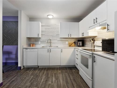 412-3185 Barons Rd, Nanaimo, BC - Indoor Photo Showing Kitchen With Double Sink