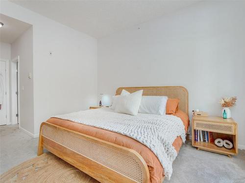 104-827 Fairfield Rd, Victoria, BC - Indoor Photo Showing Bedroom