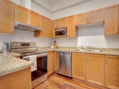 104-827 Fairfield Rd, Victoria, BC - Indoor Photo Showing Kitchen With Stainless Steel Kitchen With Double Sink