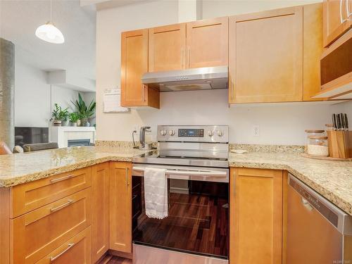 104-827 Fairfield Rd, Victoria, BC - Indoor Photo Showing Kitchen