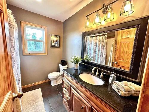 10810 John St Road, Murillo, ON - Indoor Photo Showing Bathroom