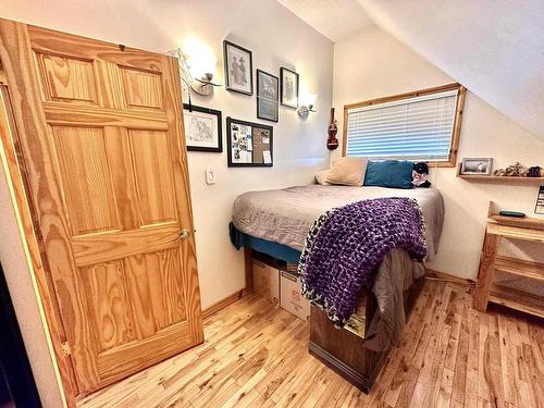 10810 John St Road, Murillo, ON - Indoor Photo Showing Bedroom