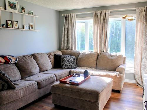 3 Wildwood Trail, Marathon, ON - Indoor Photo Showing Living Room