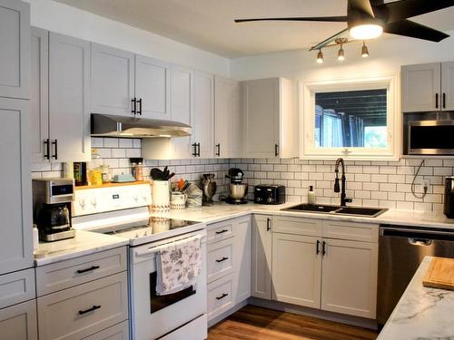 3 Wildwood Trail, Marathon, ON - Indoor Photo Showing Kitchen With Double Sink