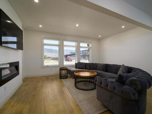 135 Cavesson Way, Kamloops, BC - Indoor Photo Showing Living Room With Fireplace