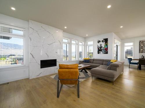 135 Cavesson Way, Kamloops, BC - Indoor Photo Showing Living Room