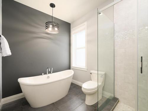 135 Cavesson Way, Kamloops, BC - Indoor Photo Showing Bathroom