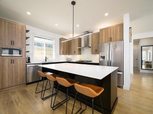 135 Cavesson Way, Kamloops, BC - Indoor Photo Showing Kitchen With Upgraded Kitchen