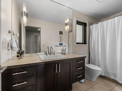 19-1651 Valleyview Drive, Kamloops, BC - Indoor Photo Showing Bathroom